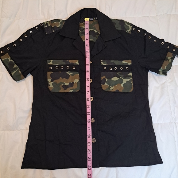 Dead Threads Womens S Shirt Goth Black Camouflage Button Down Short Sleeve - Picture 11 of 12